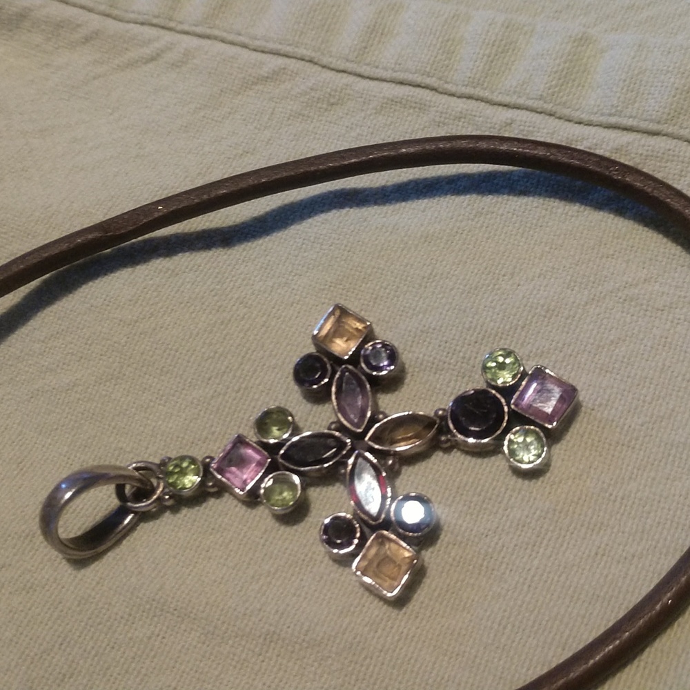 Gemstone cross necklace - Picture 14 of 16